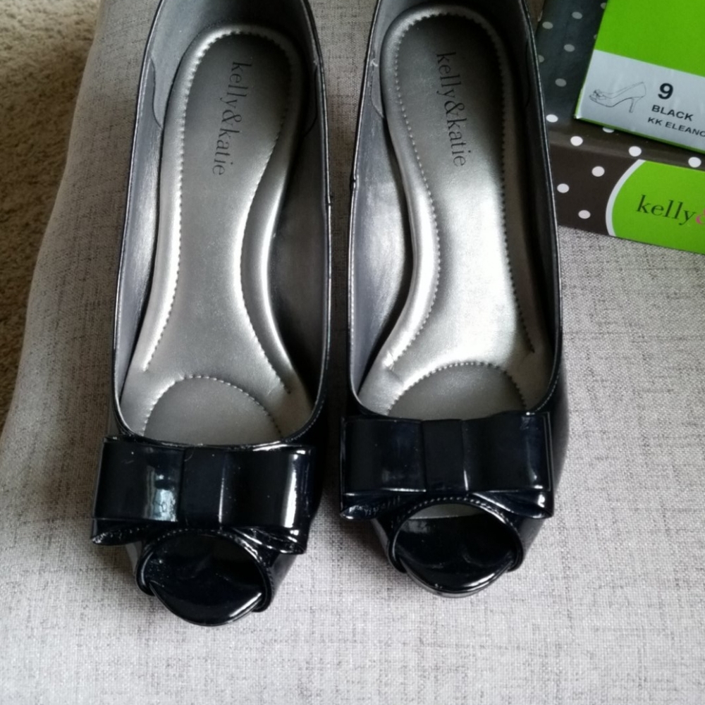 Kelly & Katie black patent pumps